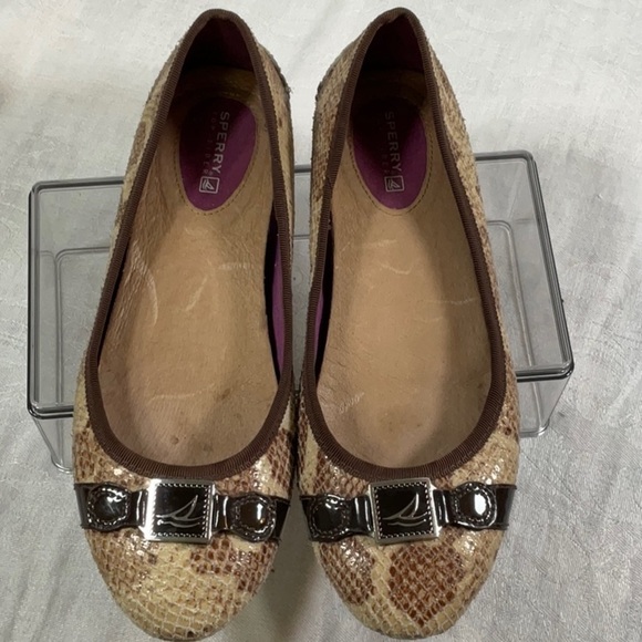 Sperry Snake Skin Leather Flat, Size 8 - Picture 3 of 16